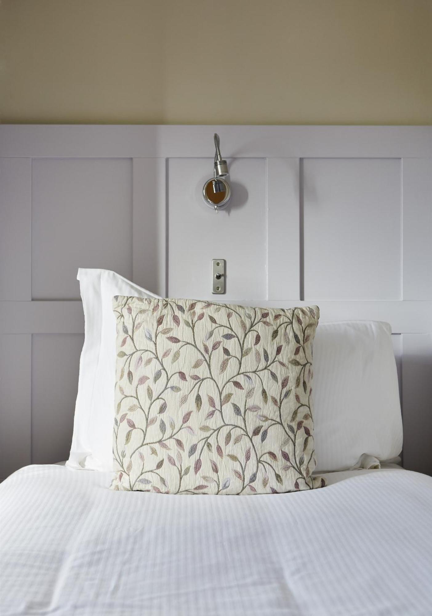 The Old New Inn Bourton-on-the-Water Room photo