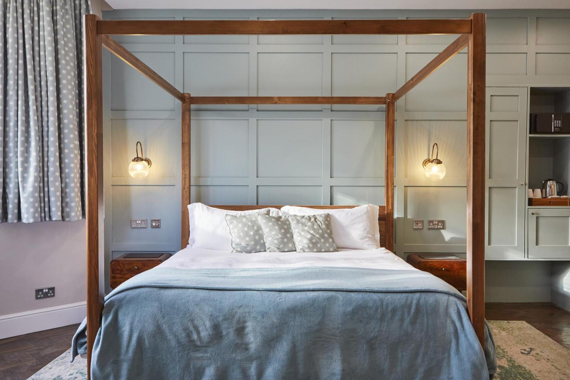 The Old New Inn Bourton-on-the-Water Room photo